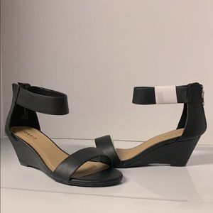 Torrid NEW black peep toe wedge sandals 8 wide